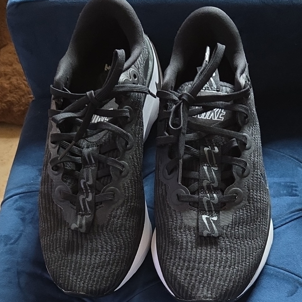 Nike Womens Black and White Sneakers